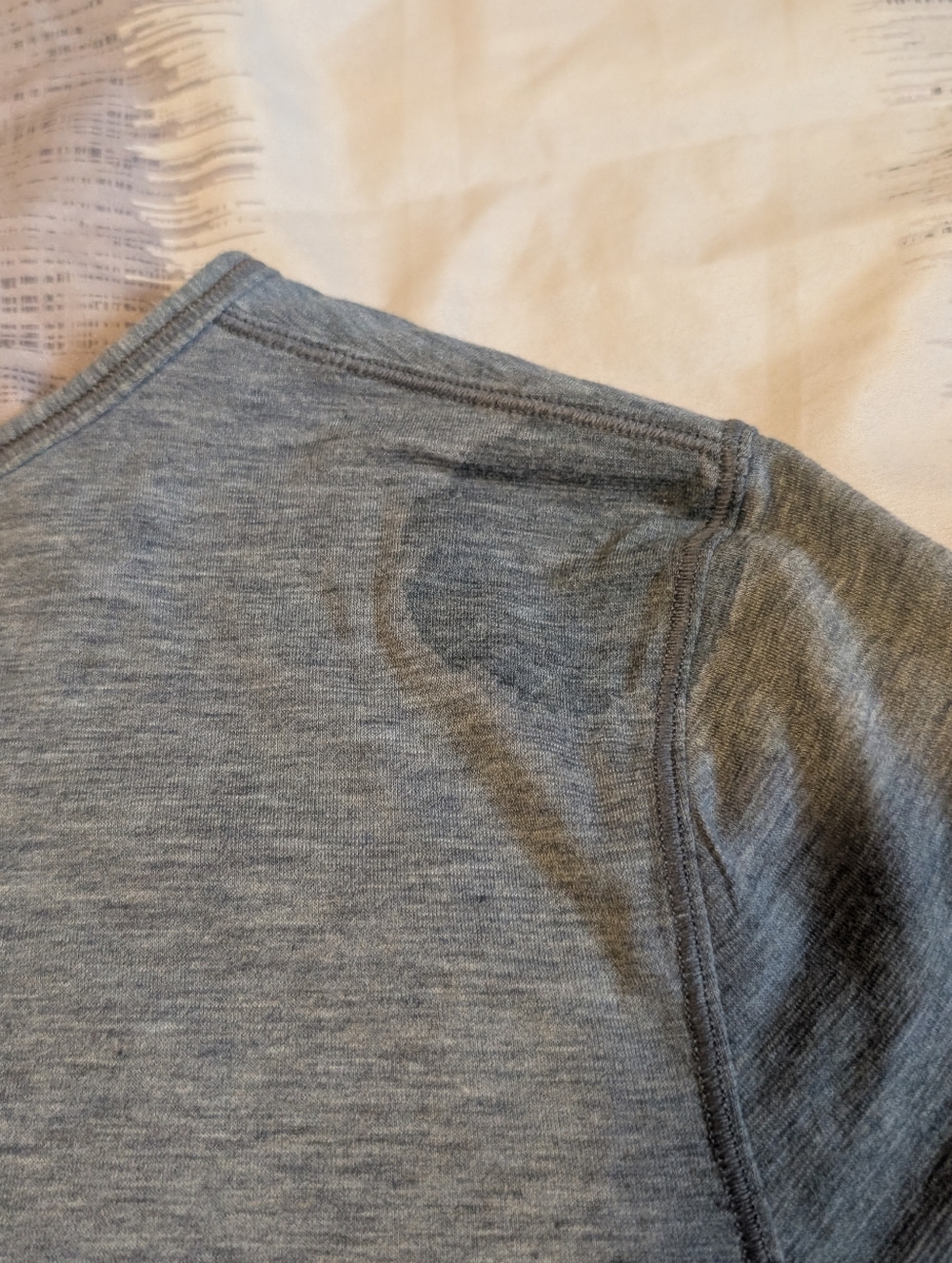 Lululemon Gray Twist Front Short Sleeve Top Women’s Large Relaxed Fit - Picture 6 of 6